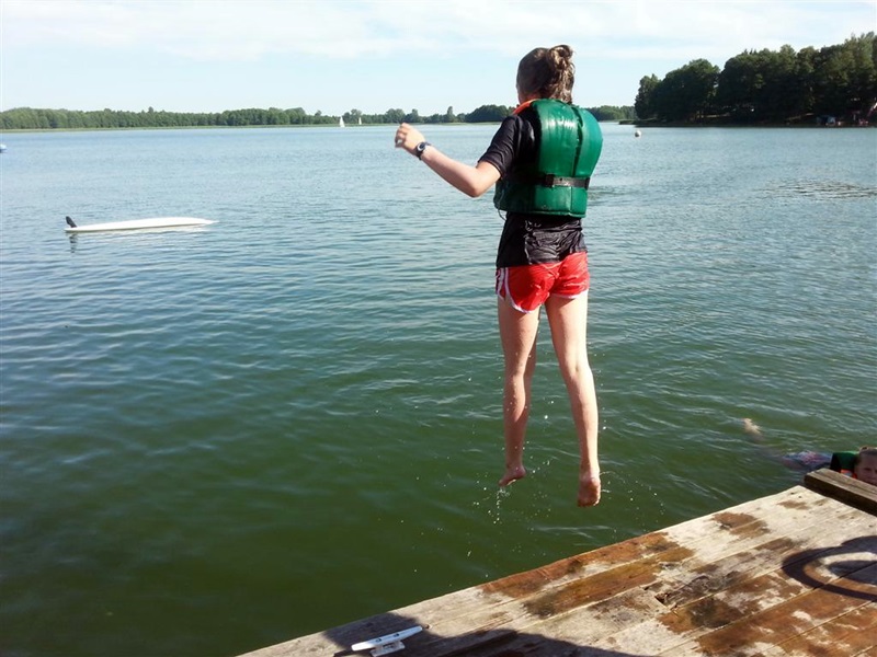 O bezpieczeństwie na koloniach, nad wodą i w lasach. Podlaskie służby przygotowują się do wakacji