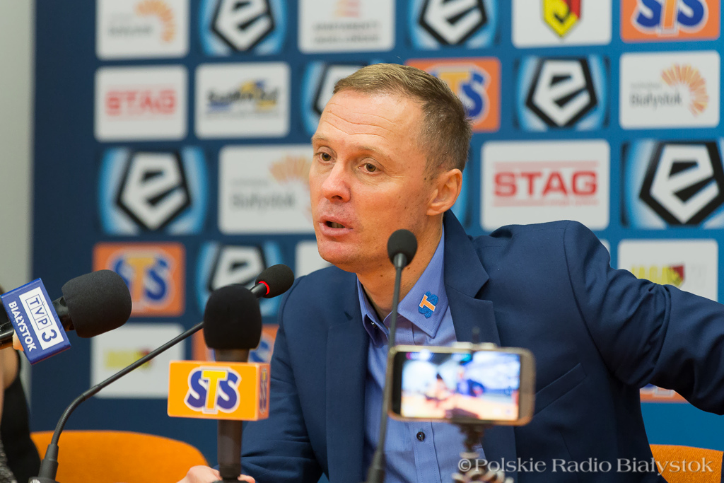 Trener Ireneusz Mamrot dziękuje kibicom za atmosferę podczas meczu z Legią
