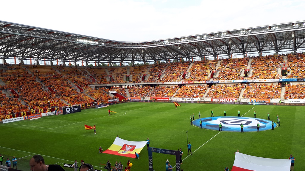 Dwie czerwone kartki i dwa karne - Jagiellonia wygrała z Górnikiem Zabrze [wideo]