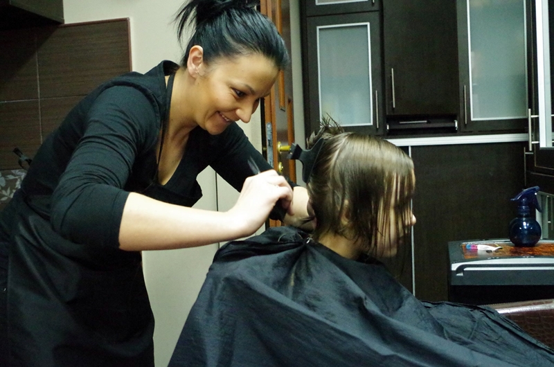 Fryzjerzy z Suwałk włączają się w akcję "Daj włos"