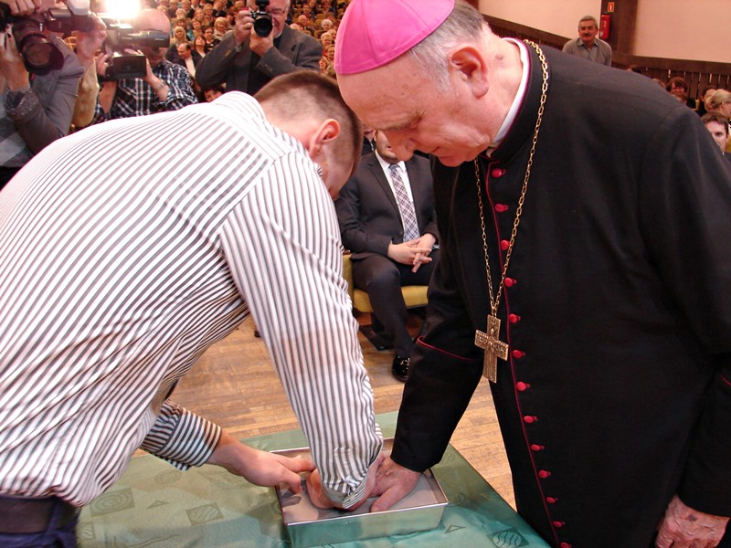 Łomża:  Uroczyste nadanie aktu honorowego obywatelstwa bp Stefankowi