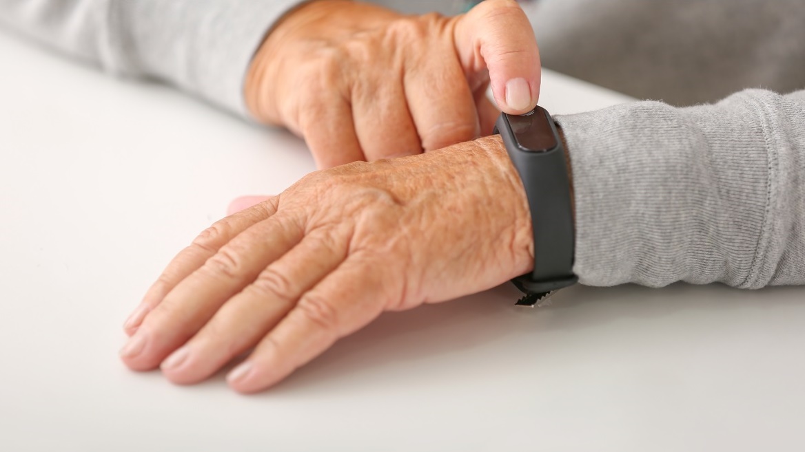 PZU przekaże 200 tzw. opasek życia dla szpitali leczących chorych na koronawirusa