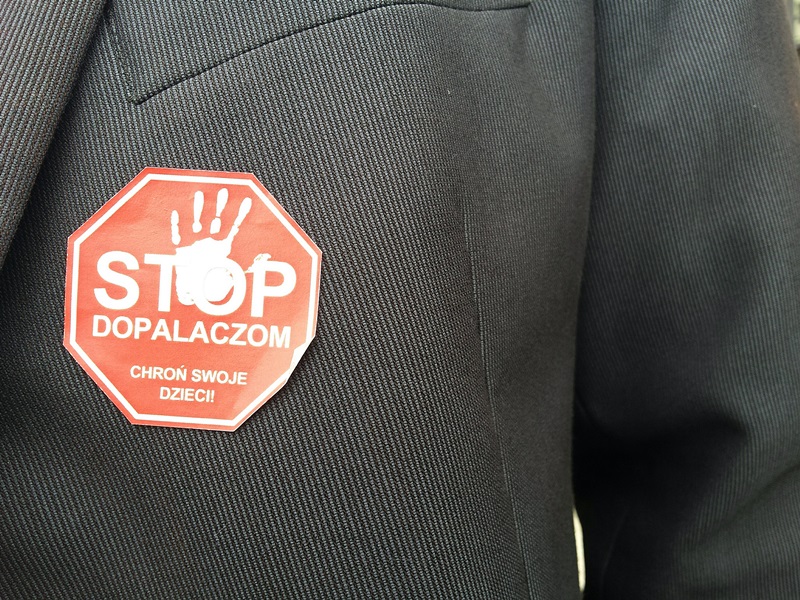 Młodzież coraz częściej sięga po marihuanę i dopalacze