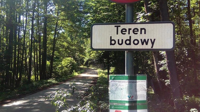 Ciężki sprzęt znów w Puszczy Białowieskiej - trwa modernizacja odcinka Drogi Narewkowskiej