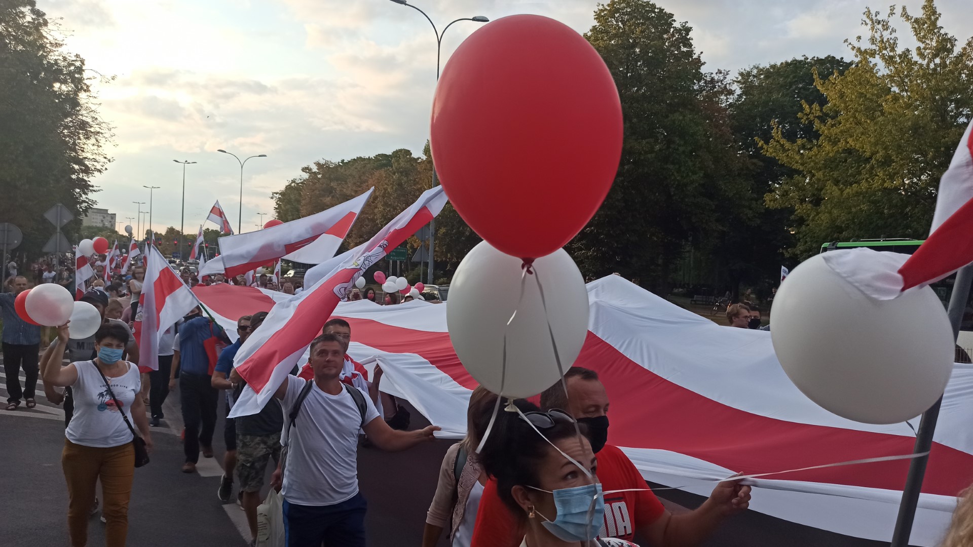 Milicja w Mińsku strzelała w powietrze gumowymi kulami