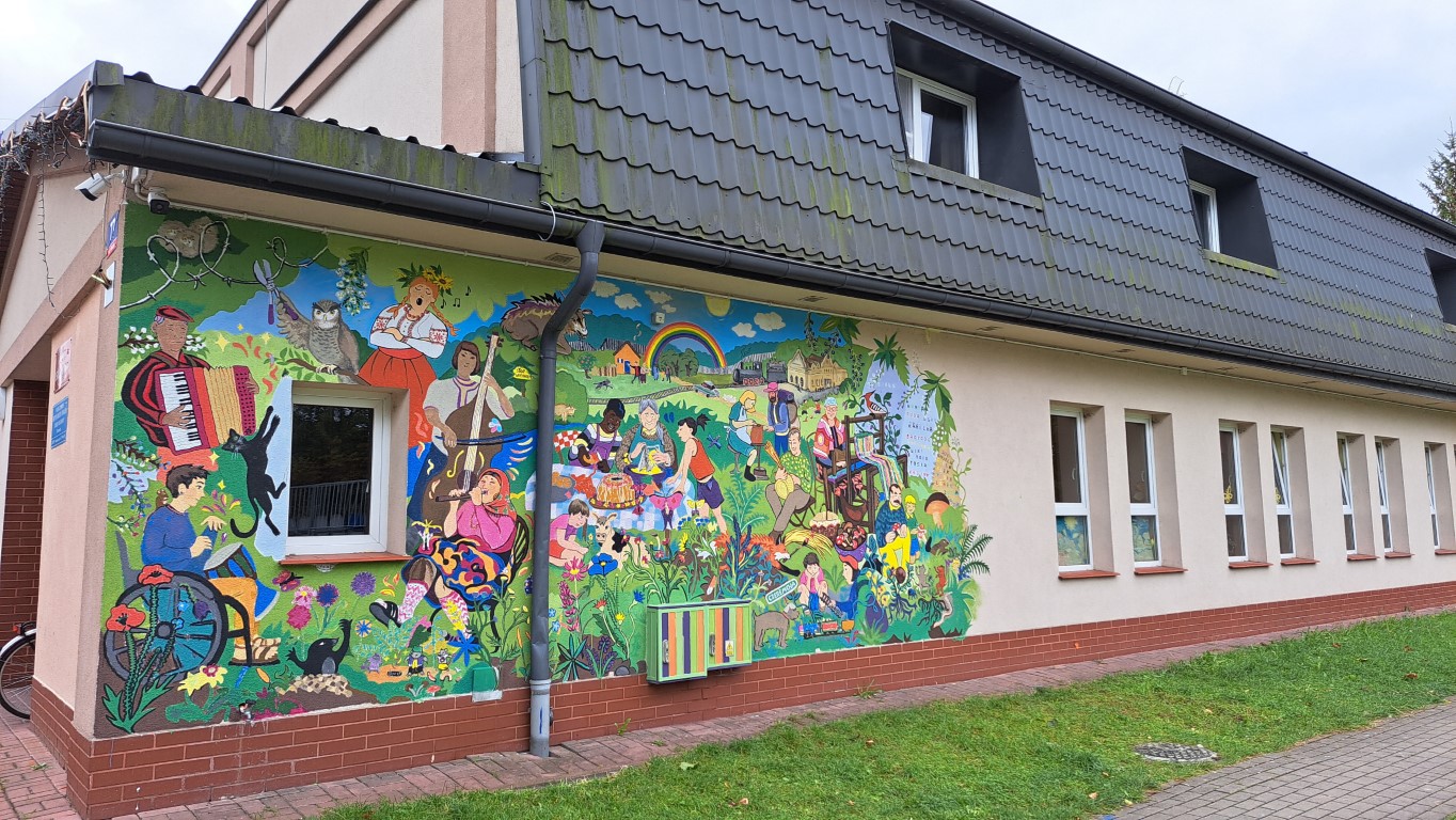 Mural w Czeremsze na koniec wakacji 03.09.2023