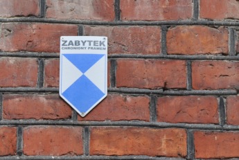 Suwałki:  Niszczejący zabytkowy budynek byłego browaru