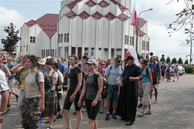 Ponad 800 osób przeszło ok. 260 km – pielgrzymi z Suwałk dotarli do Ostrej Bramy