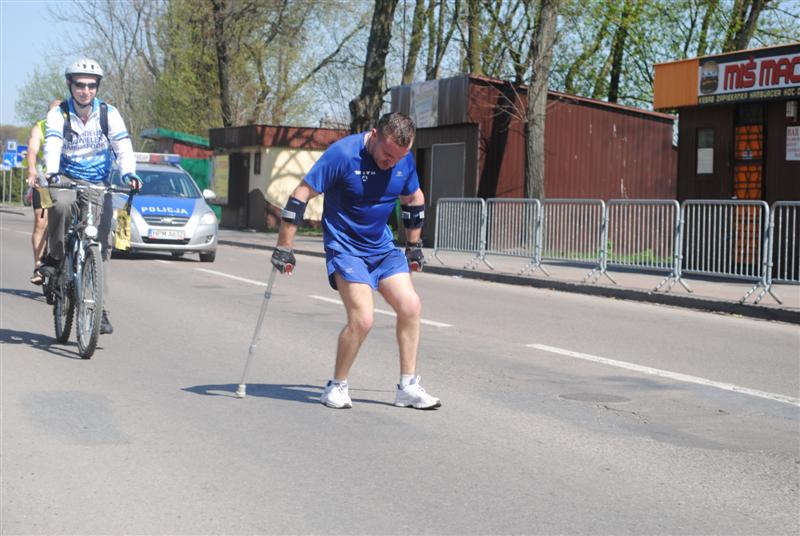 Pół tysiąca biegaczy w Łapach uczciło pamięć paraolimpijczyka Waldemara Kikolskiego