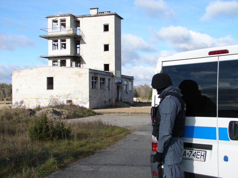 Pożar, ewakuacja, bunt, porwanie - ćwiczenia służb mundurowych w Czerwonym Borze
