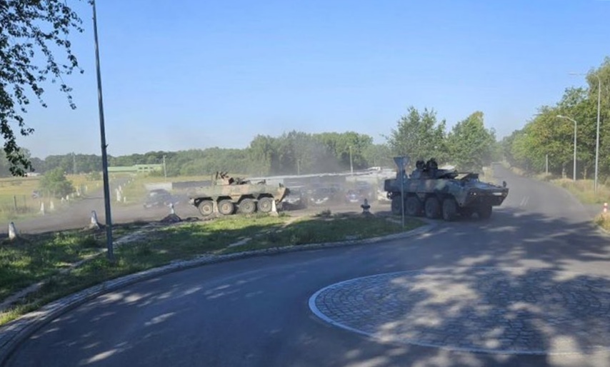 Szef MON: ponad 1000 żołnierzy i niemal 200 jednostek sprzętu przemieszcza się na wschód kraju