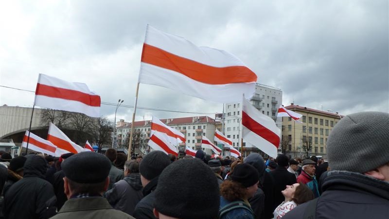 Mińskie podwórka w epoce protestu – tańce, nowe znajomości, walka o flagi