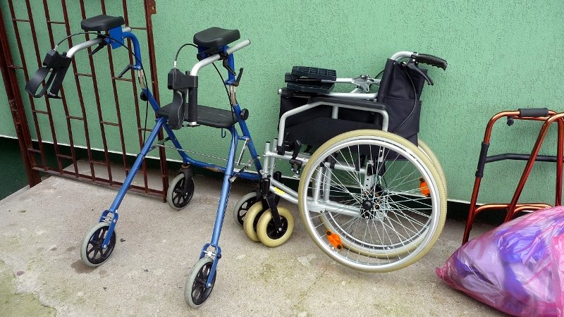 2 mln zł na sprzęt medyczny i rehabilitacyjny trafią do hajnowskiego szpitala i łomżyńskiego hospicjum