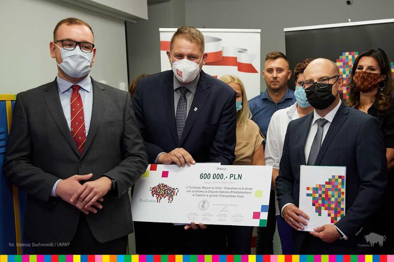 Gmina Dobrzyniewo Duże z dotacjami na tereny inwestycyjne i budowę hali sportowej