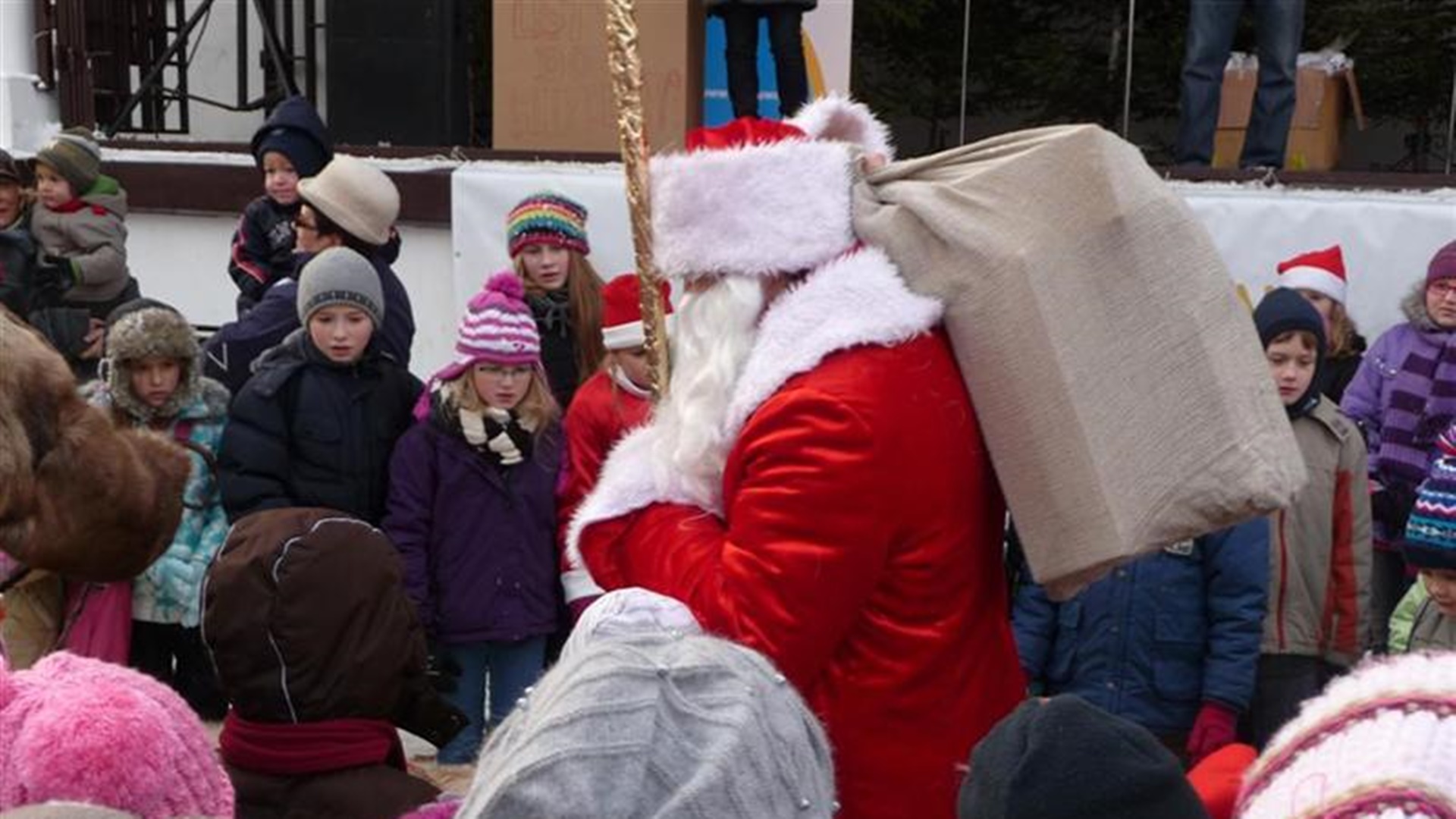 Pytamy dorosłych i dzieci - w którego Mikołaja chcemy wierzyć?