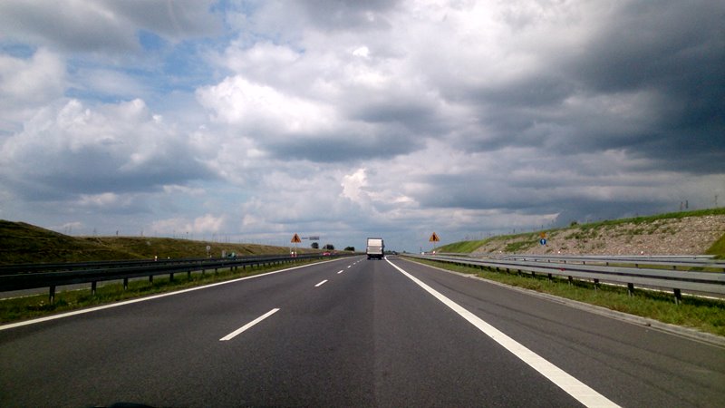 Płatny kolejny odcinek S8 - dotyczy kierowców samochodów ciężarowych i autobusów