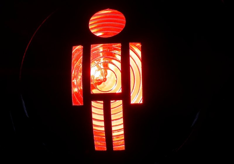 Nowy sygnalizator na ulicy Zawadzkiej w Łomży ma poprawić bezpieczeństwo - przede wszystkim uczniów