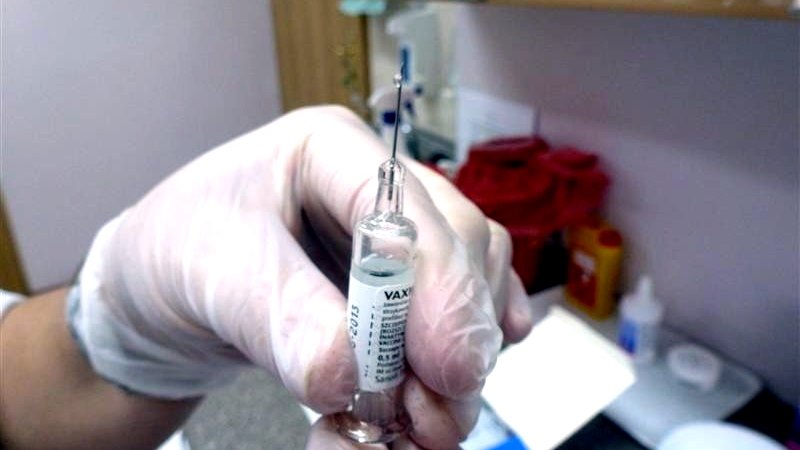 Kto pierwszy, ten lepszy - od piątku zapisy na bezpłatne szczepienia dla seniorów