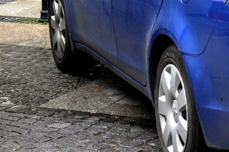 Kierowcy zmieniają opony z zimowych na letnie