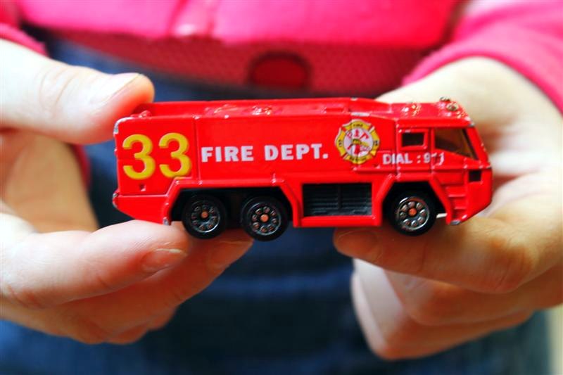 Jak reagować podczas pożaru? Zajęcia dla uczniów w specjalnej sali strażaków