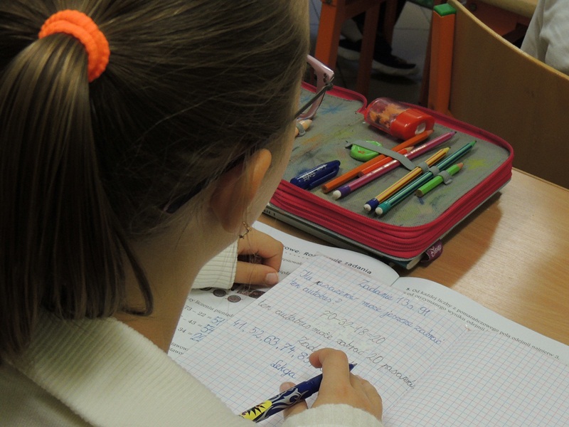 W Białymstoku wpłynęło już ponad 300 wniosków o pieniądze na wyprawkę szkolną