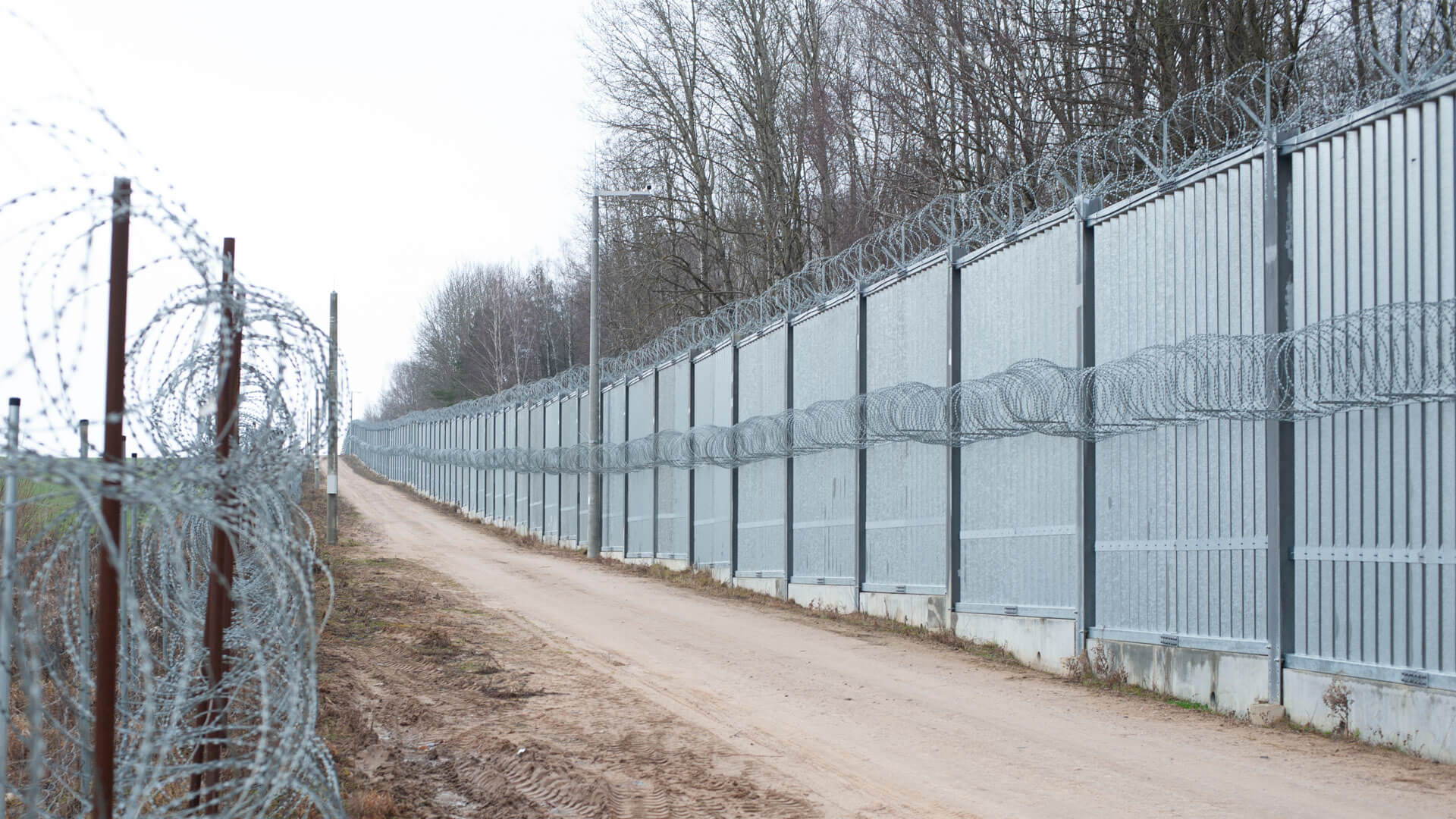 Na granicy rośnie presja nielegalnych migrantów