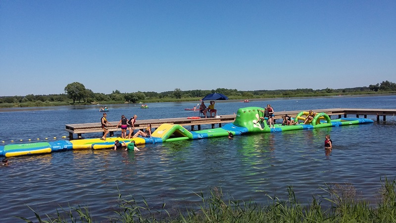 Można się kąpać, wypożyczać sprzęt i wypoczywać na plaży - początek sezonu na białostockich Dojlidach