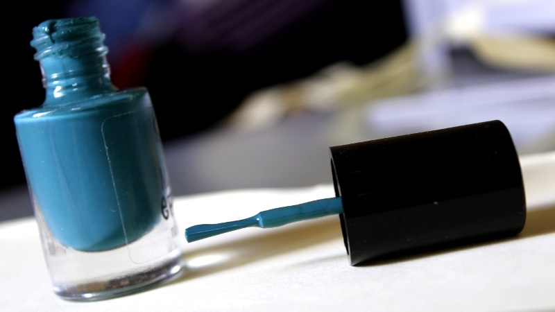 Po zniesieniu ograniczeń skorzystamy przede wszystkim z usług fryzjera i kosmetyczki - wynika z sondażu