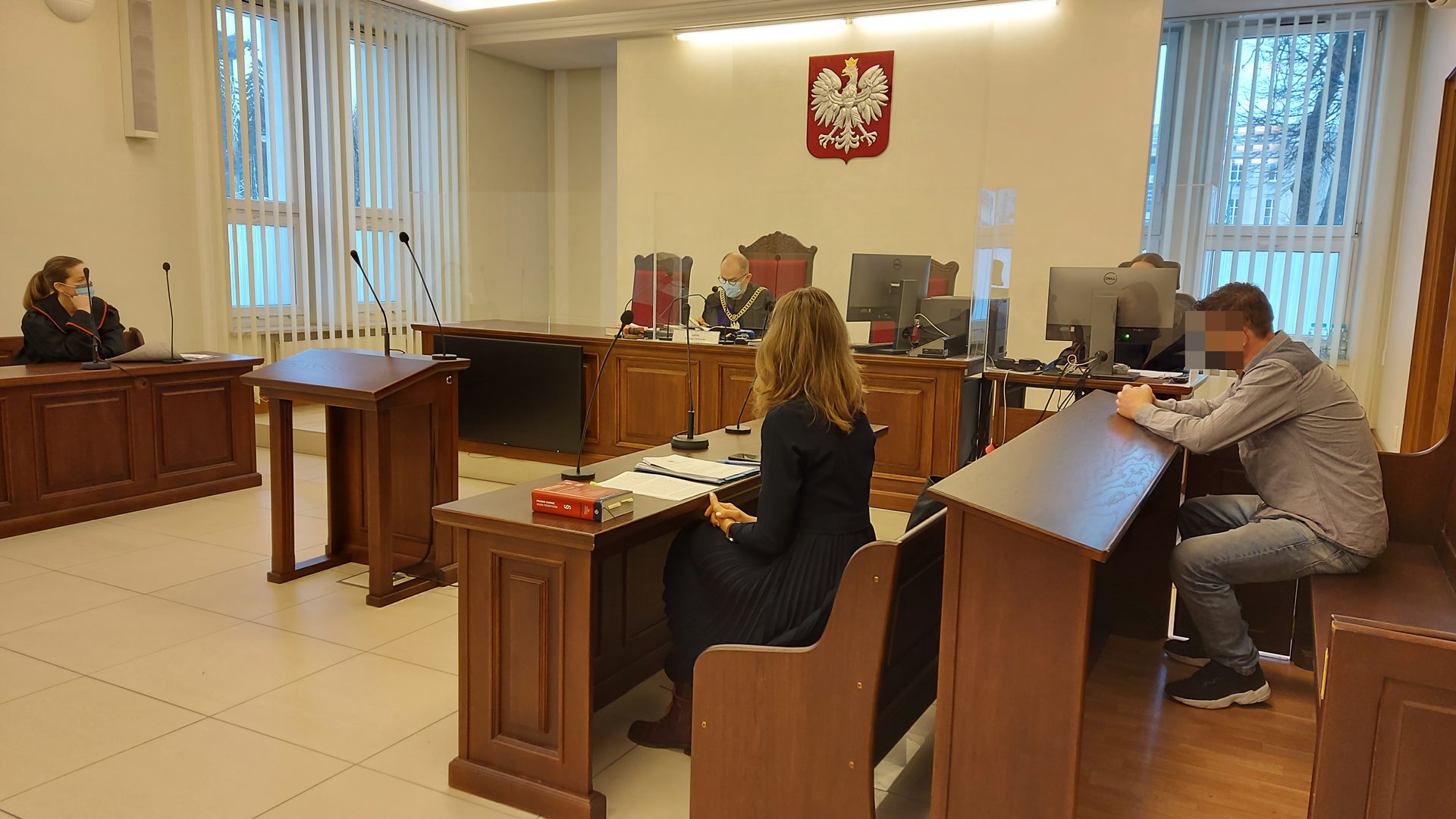 Przed białostockim sądem zakończył się proces apelacyjny mężczyzny, który wyrzucił psa z ósmego piętra