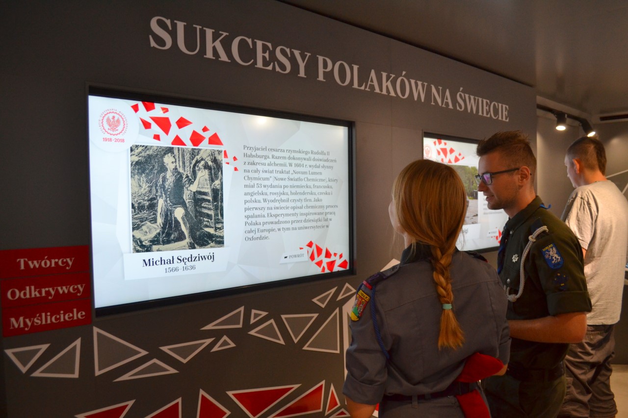 W mobilnym muzeum w Suwałkach można zobaczyć drogę Polski do niepodległości