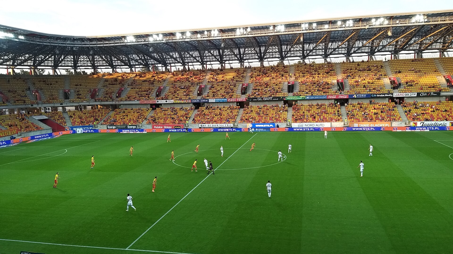 Jagiellonia gra z Legią Warszawa, kibice wrócili na Słoneczną - mecz na naszej antenie