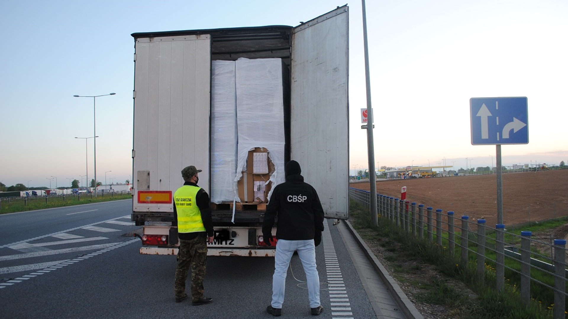 Funkcjonariusze straży granicznej i CBŚP wykryli w okolicach Raczek kontrabandę o wartości 6 mln zł