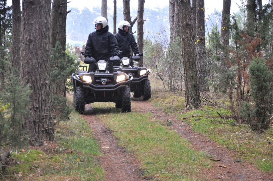 Strzelił do żony i uciekł – siemiatyccy policjanci znaleźli mężczyznę w rowie