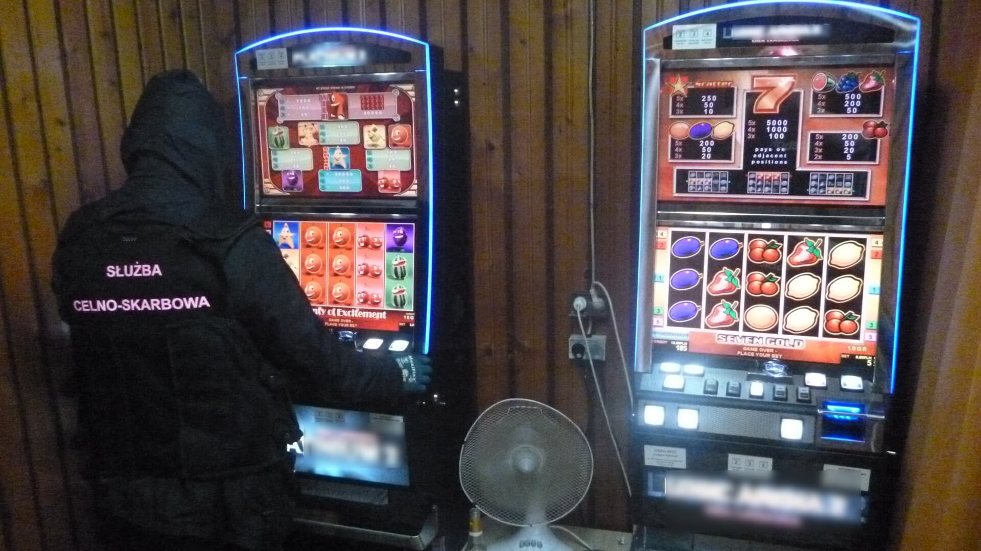 Podlascy funkcjonariusze KAS przejęli 6 nielegalnych automatów do gier