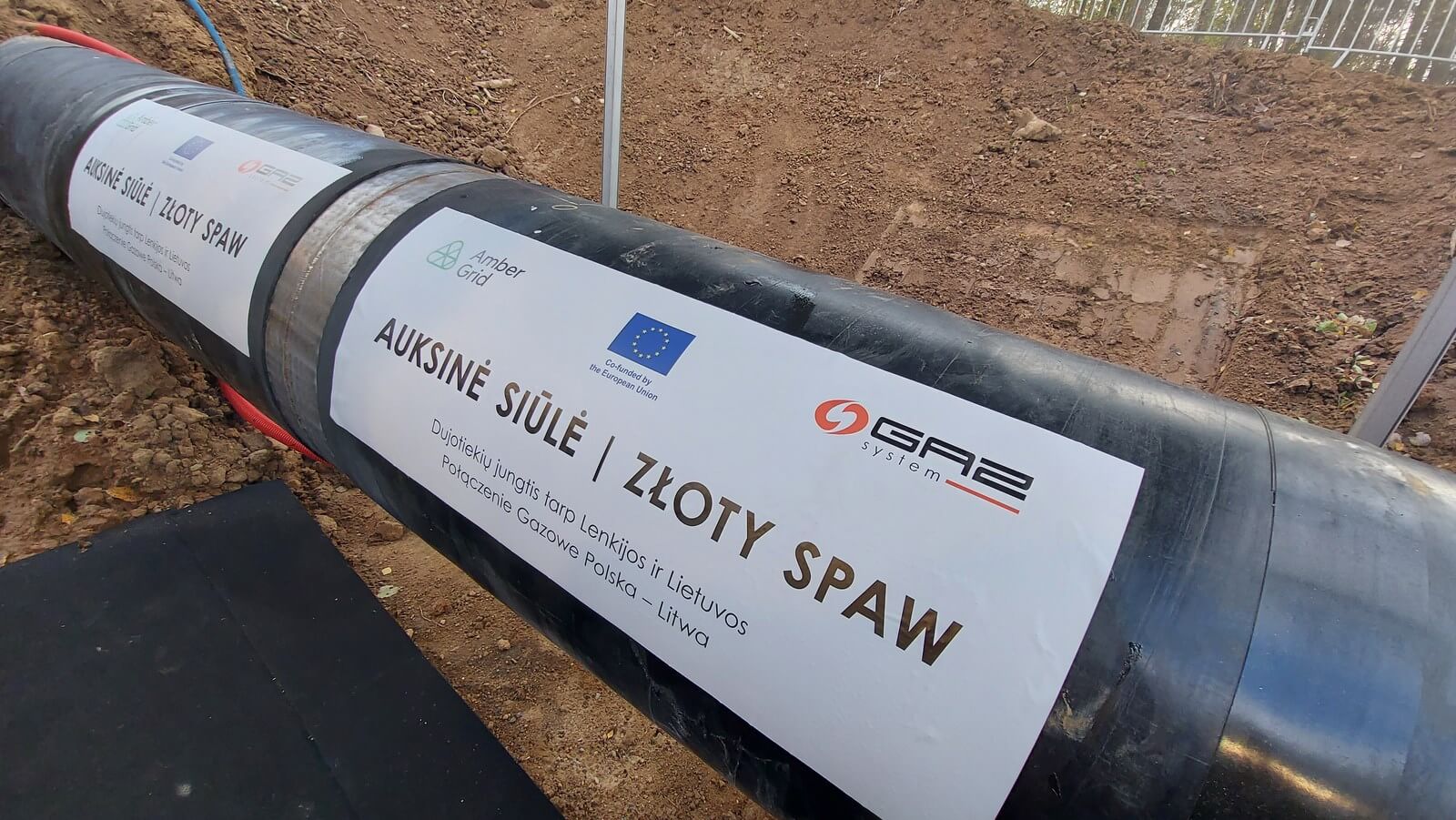 Symboliczny "złoty spaw" na gazociągu na granicy z Litwą