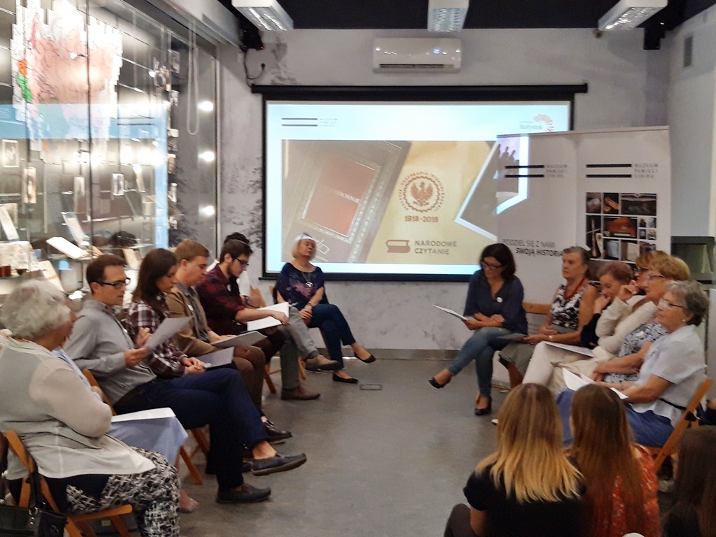 Sybiracy, aktorzy i wykładowcy czytali "Przedwiośnie" w Muzeum Pamięci Sybiru