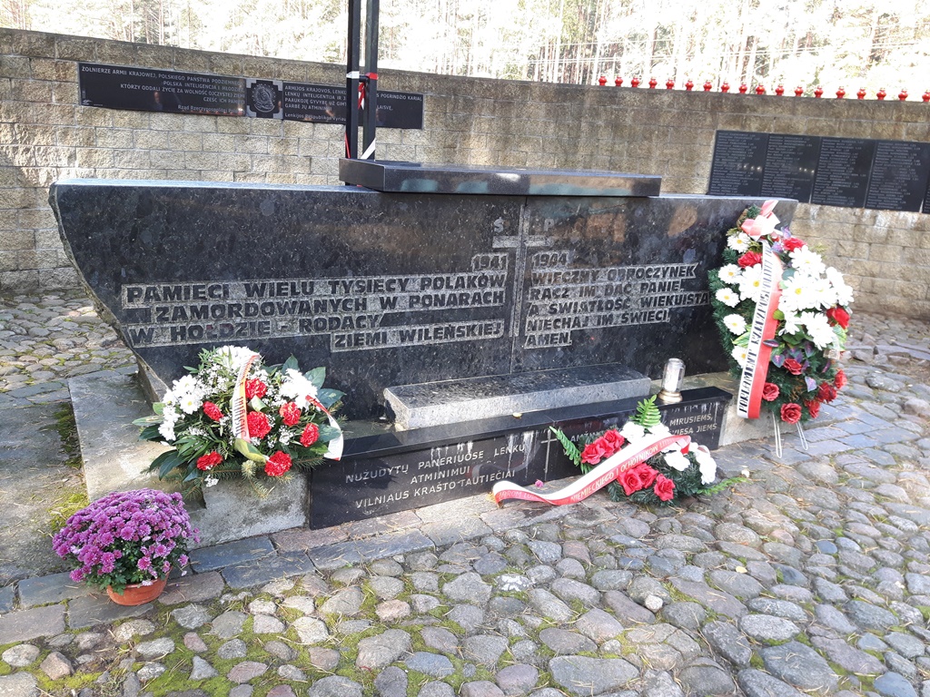 W podwileńskich Ponarach uczczono ofiary zbrodni z lat 40. XX wieku