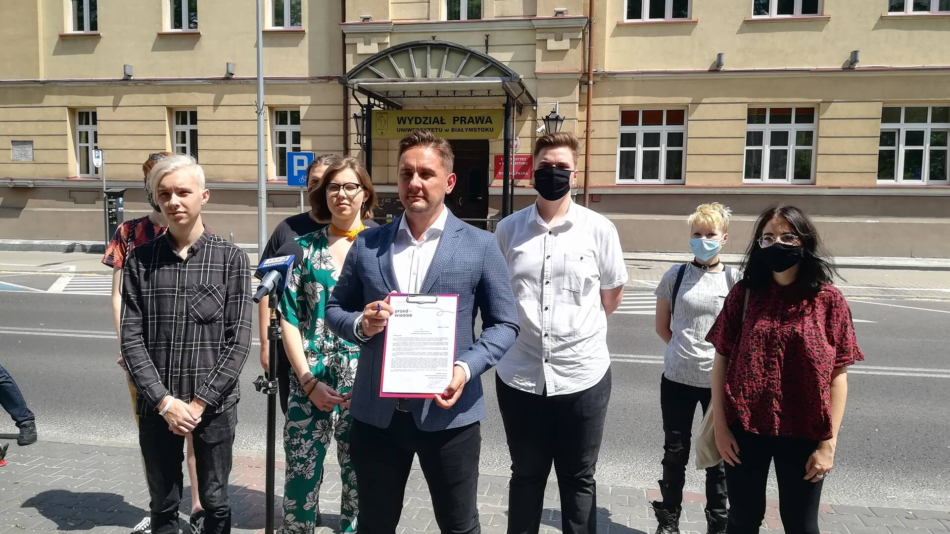 Młodzieżówka Wiosny i poseł Paweł Krutul apelują do władz UwB o zakończenie współpracy z Jackiem Żalkiem