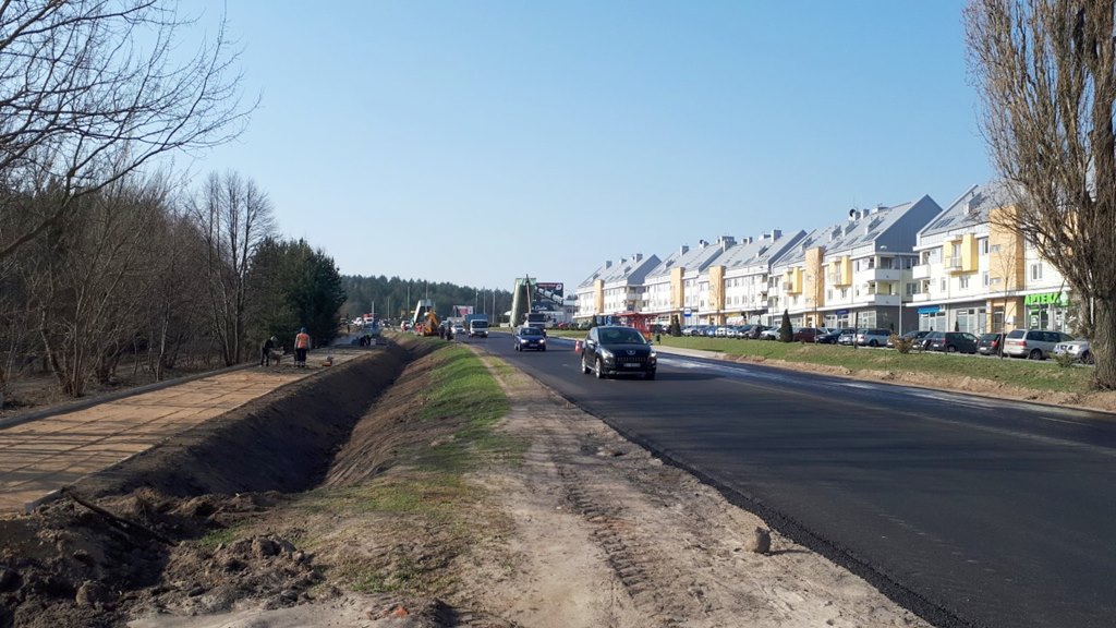 Na granicy Białegostoku i Wasilkowa tworzą się korki - pracują tam drogowcy