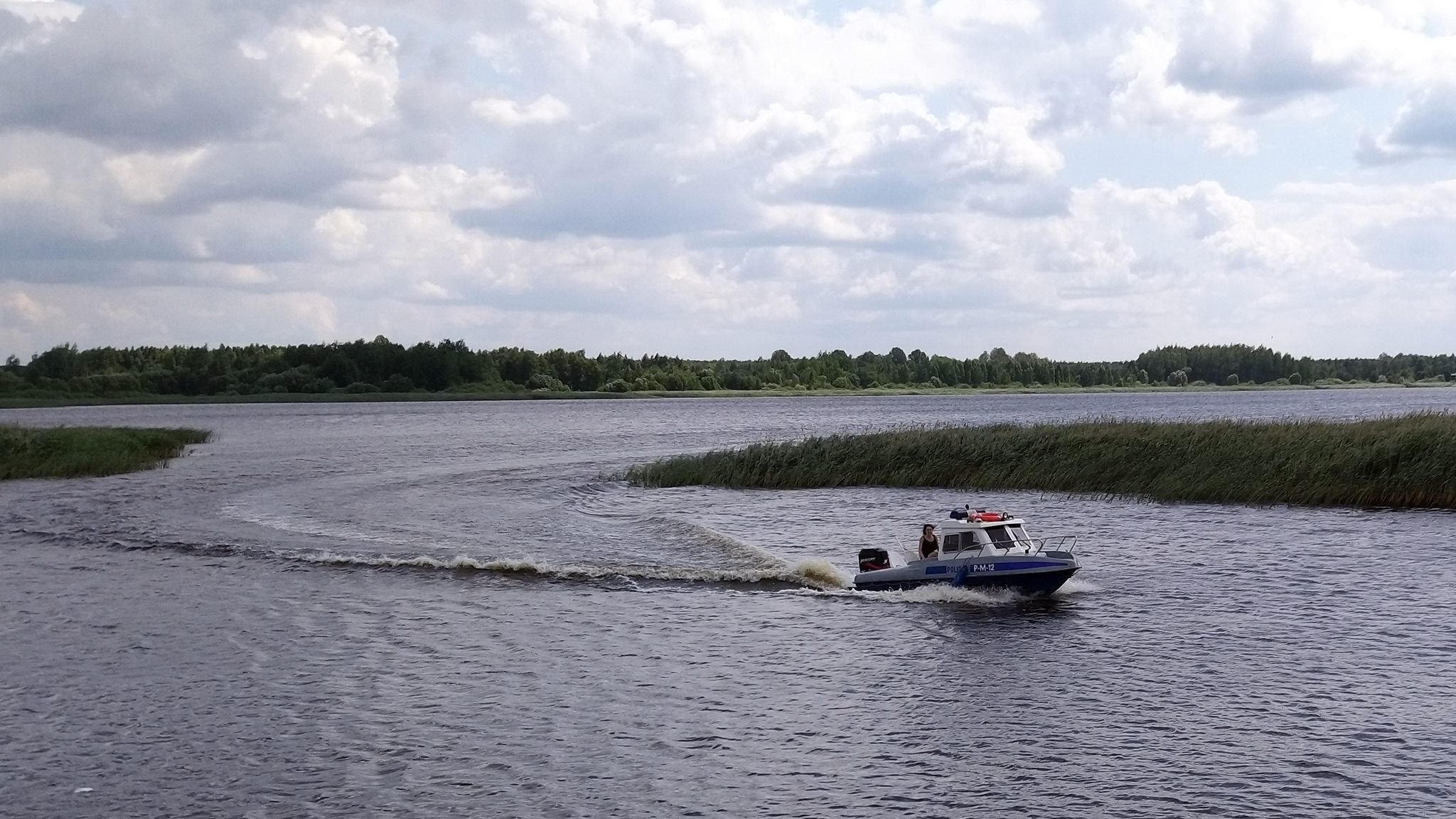Uratowano 70-latka, który wypadł z łódki na zalewie Siemianówka