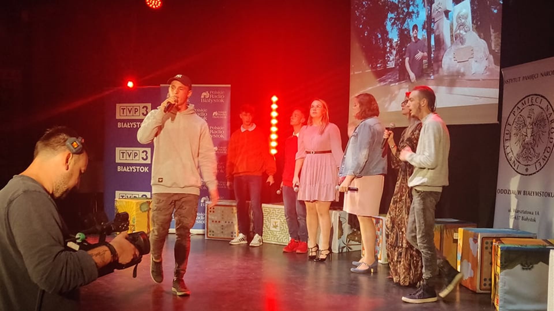 Młodzież z OHP poznawała historię zbrodni katyńskiej i stworzyła dwa raperskie utwory