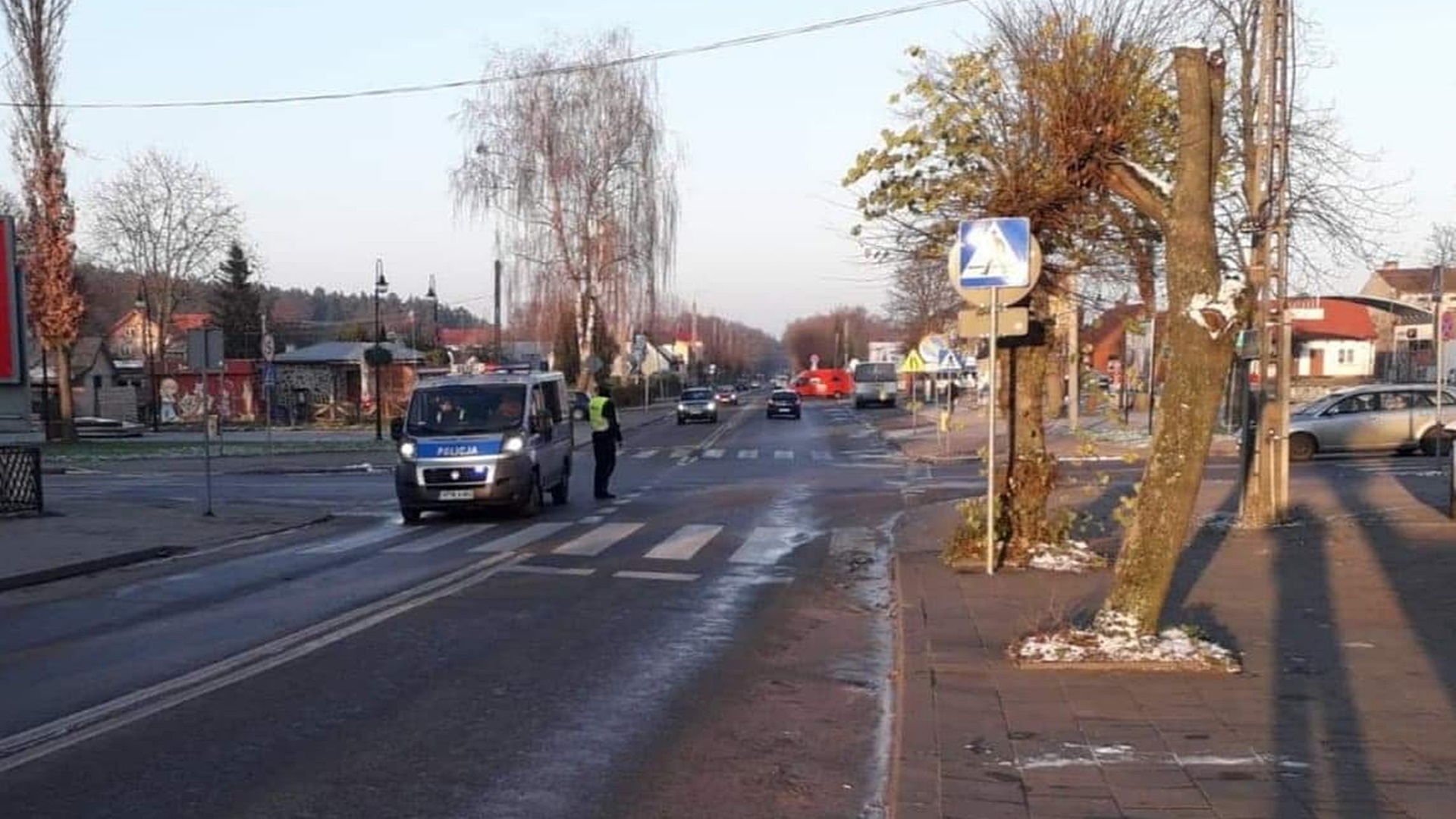 Młoda kobieta i niemowlę trafiły do szpitala - w Dąbrowie Białostockiej potrącił je samochód