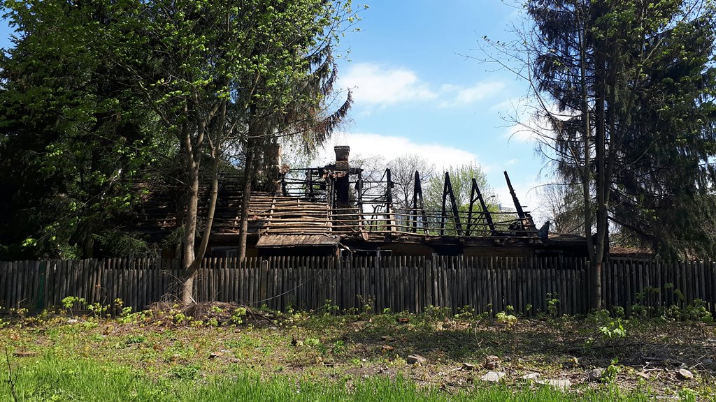 Policja ustala, kto stoi za ostatnimi pożarami przy ulicy Angielskiej w Białymstoku