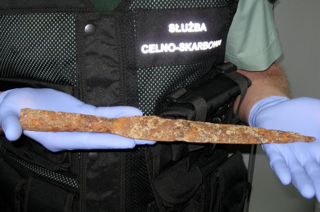 Podlaska KAS udaremniła przemyt średniowiecznego grotu włóczni