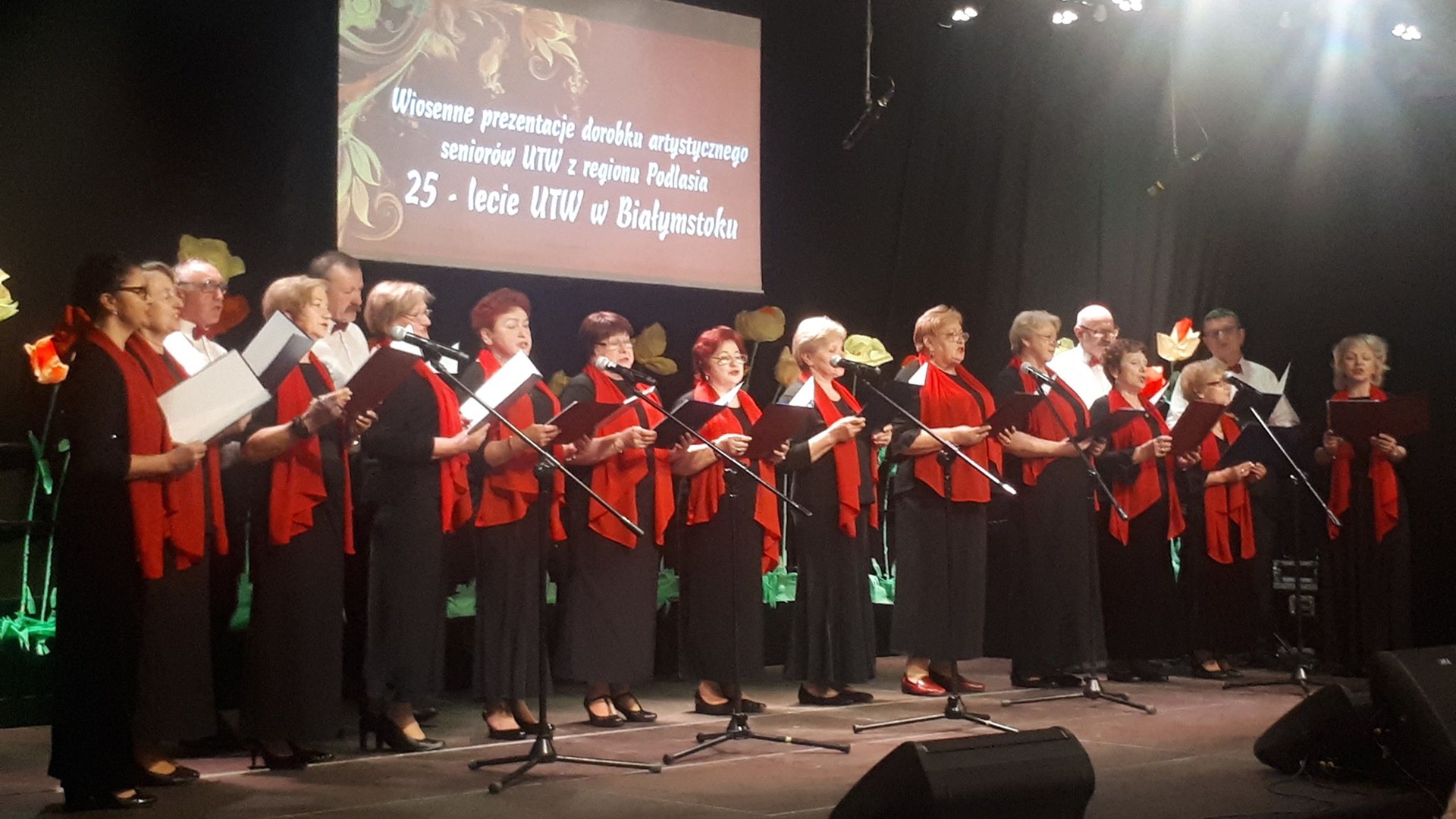 Kilkuset podlaskich seniorów spotkało się w WOAK na "Wiosennej Prezentacji Artystycznej"