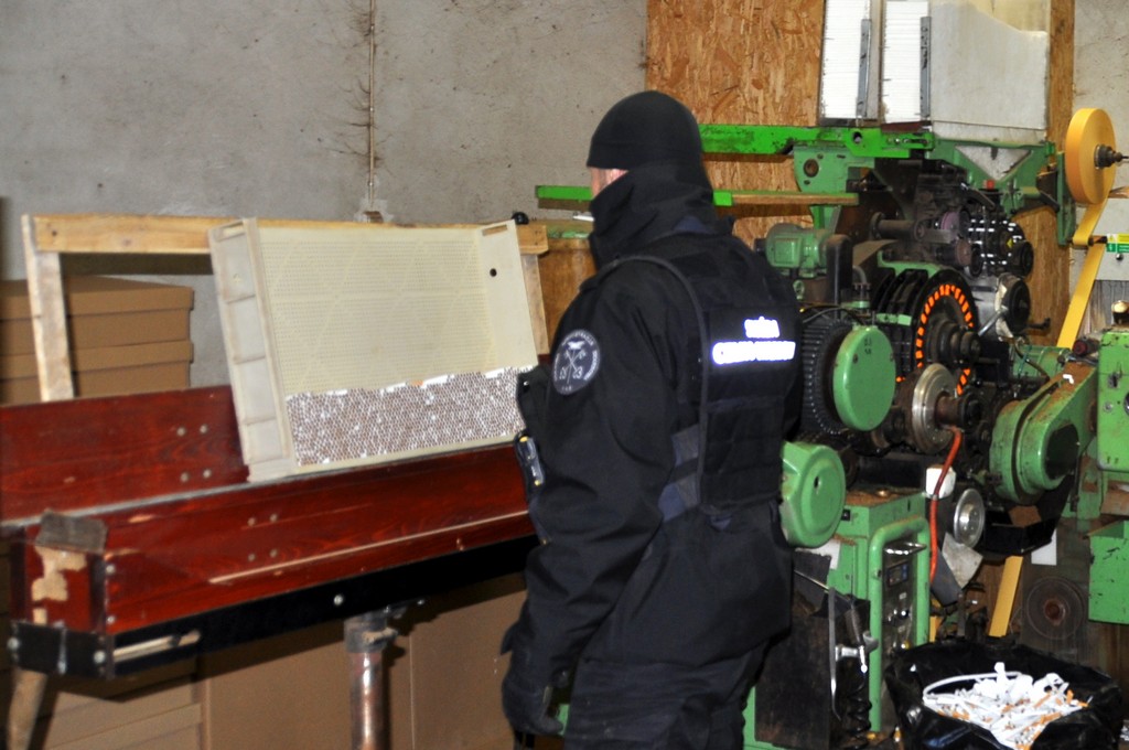 KAS i CBŚP zlikwidowały nielegalną fabrykę papierosów