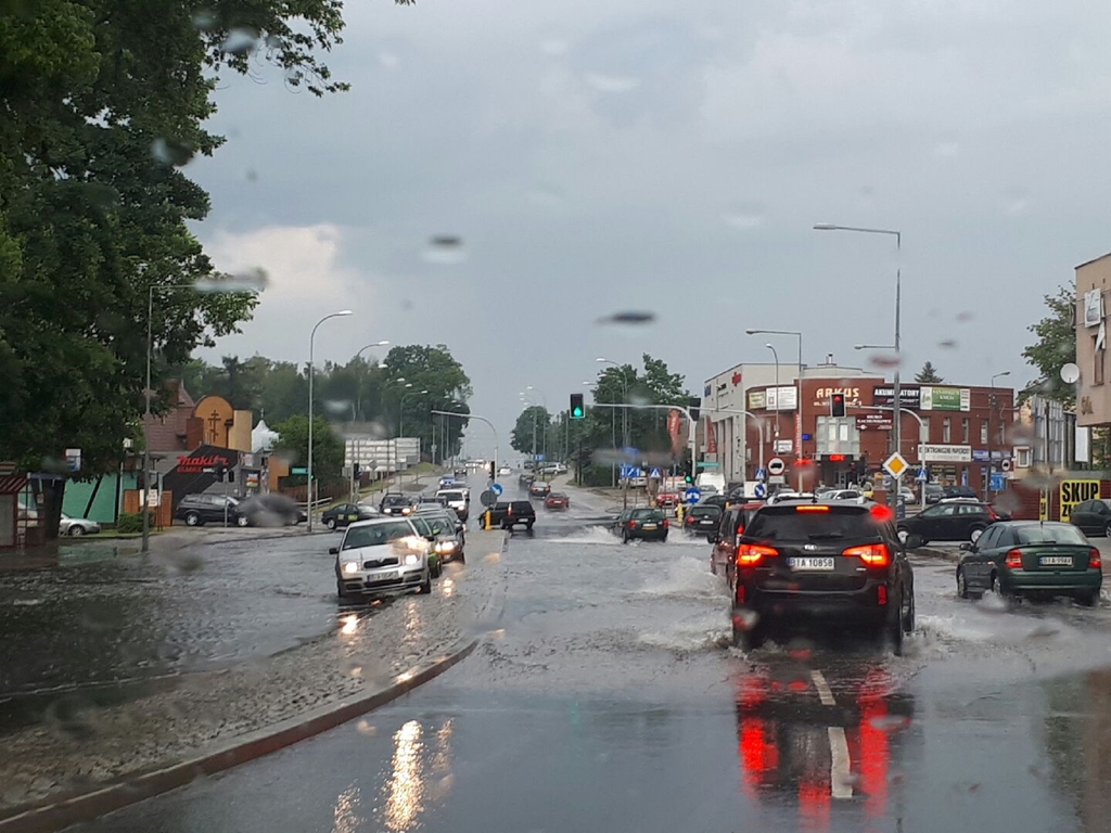 Burze w Podlaskiem - w Białymstoku spadło ponad 40 litrów wody na metr kwadratowy