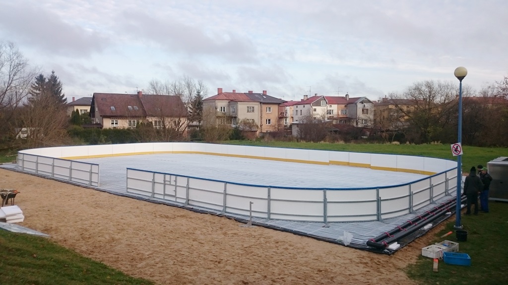 To dobra wiadomość dla miłośników sportów zimowych – w Augustowie powstanie sztuczne lodowisko