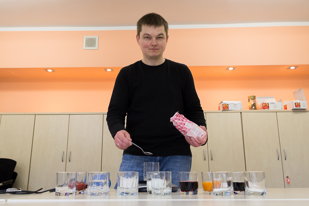 Zawartość cukru w produktach spożywczych – eksperyment dziennikarza Radia Białystok