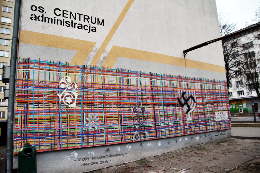 Ktoś namalował swastykę na białostockim muralu, który promuje wielokulturowość Podlasia
